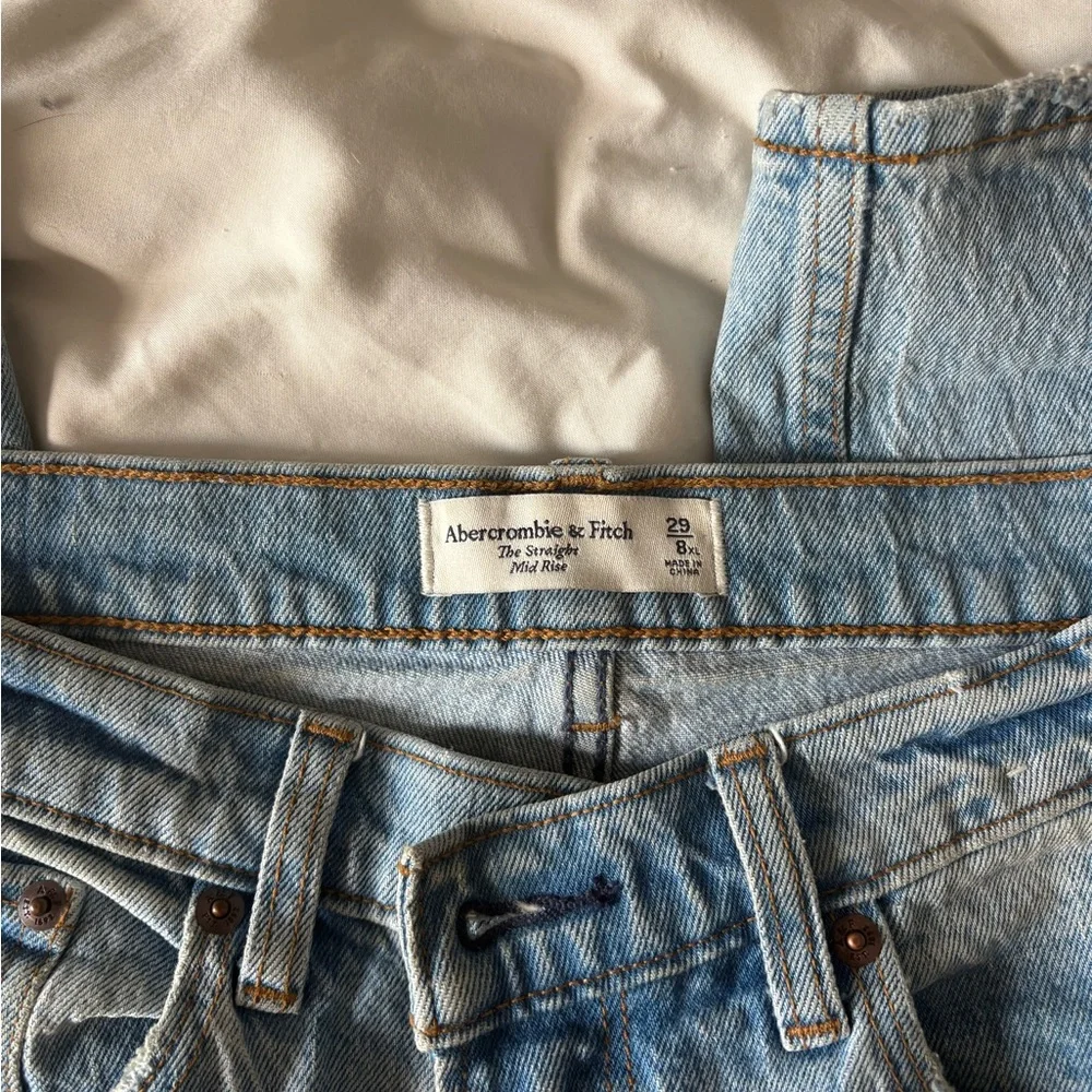 Abercrombie & Fitch Light Blue Straight mid rise women’s Jeans - Picture 2 of 2